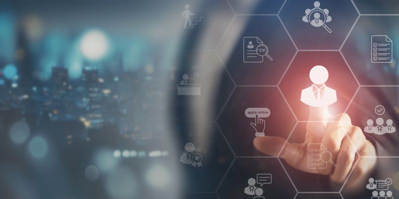 Logos der Referenzen in Reihen angeordnet auf rotem Hintergrund